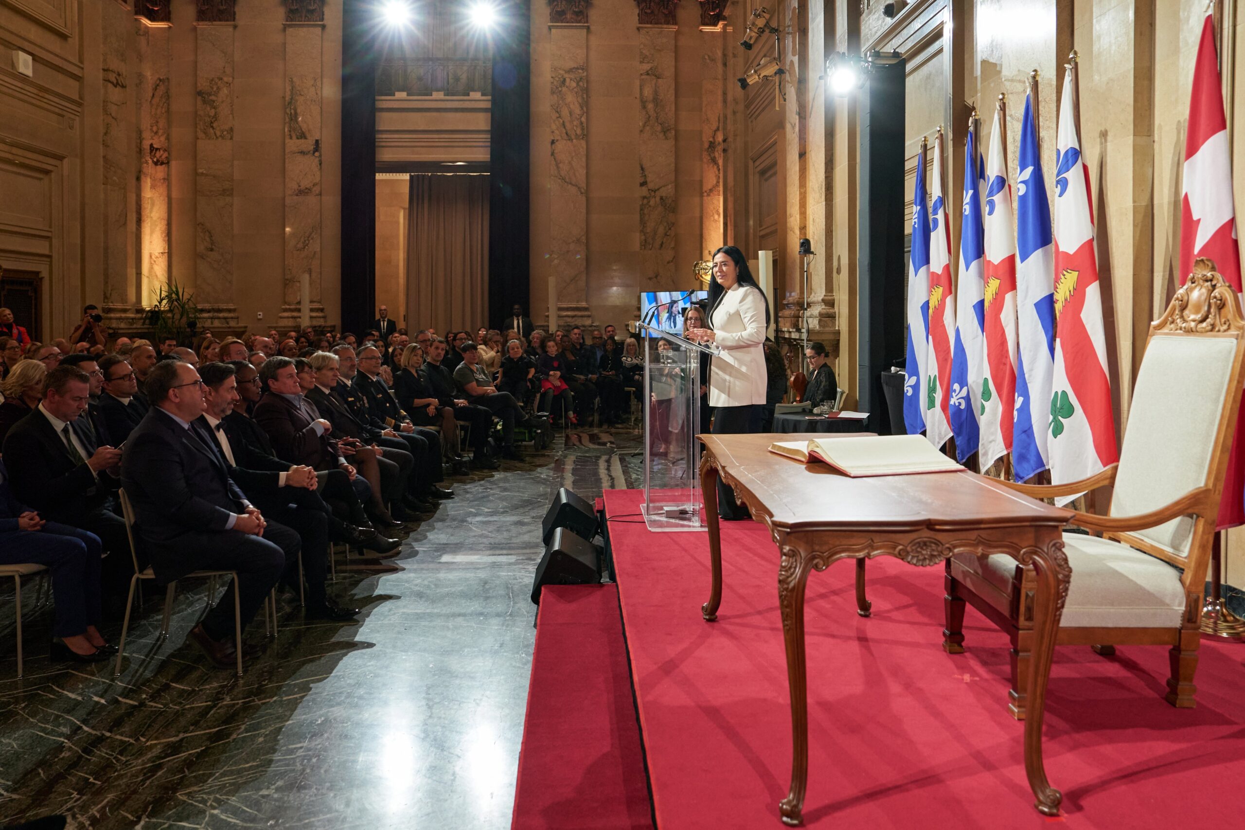 Soraya Martínez jura como nueva alcaldesa de Montreal en Canadá: "No solo hablo español, soy chilena"