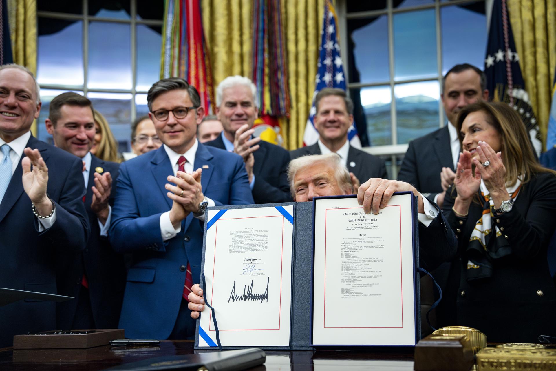 El presidente Donald Trump durante la firma del paquete de financiación para la reapertura del gobierno federal