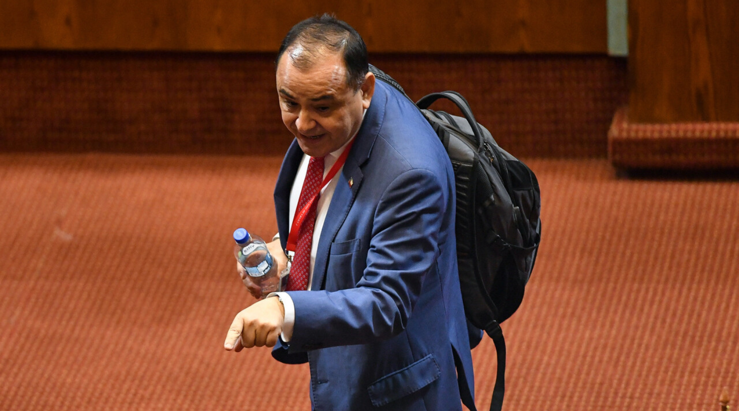 Senado votará AC que podría poner fin a carrera de Ulloa mientras pena el fantasma de falta de quórum