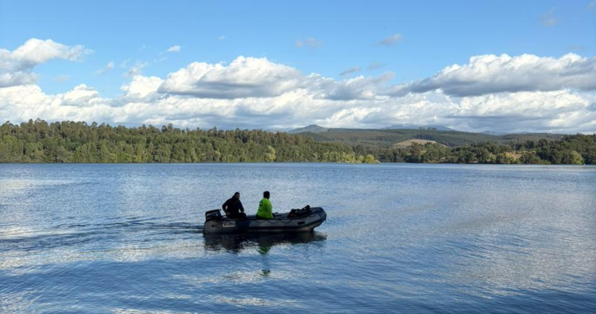 Un adulto y un niño de 10 años murieron tras volcar en moto de agua en Embalse Coihueco