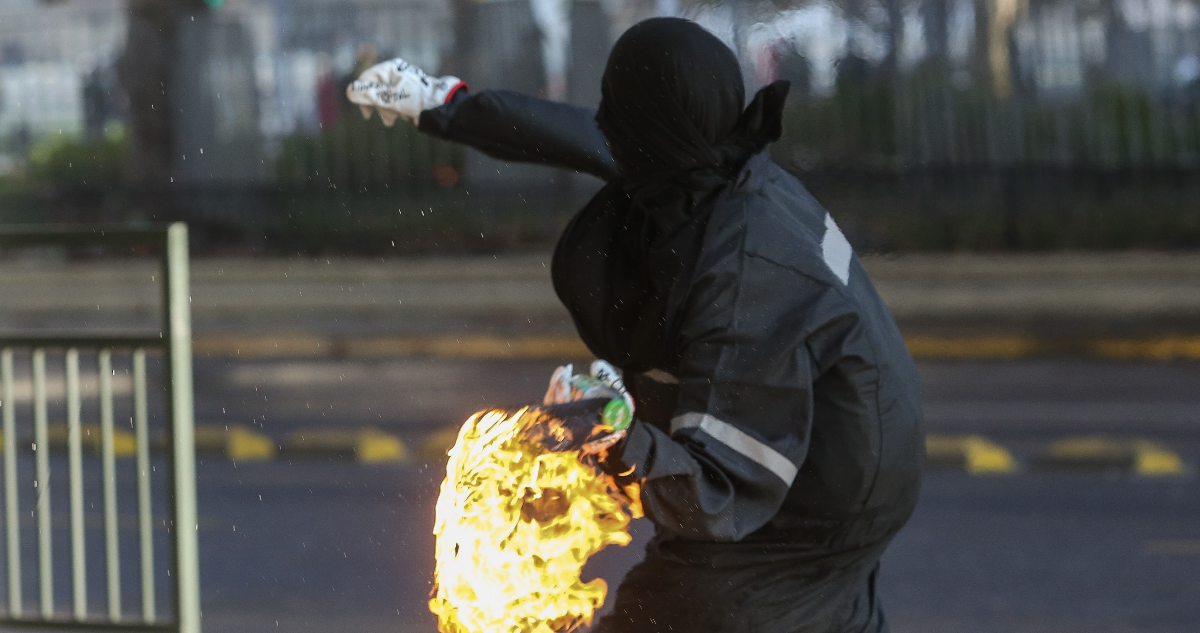 Un estudiante y un exalumno detenidos tras lanzamiento de bombas molotov en el Instituto Nacional