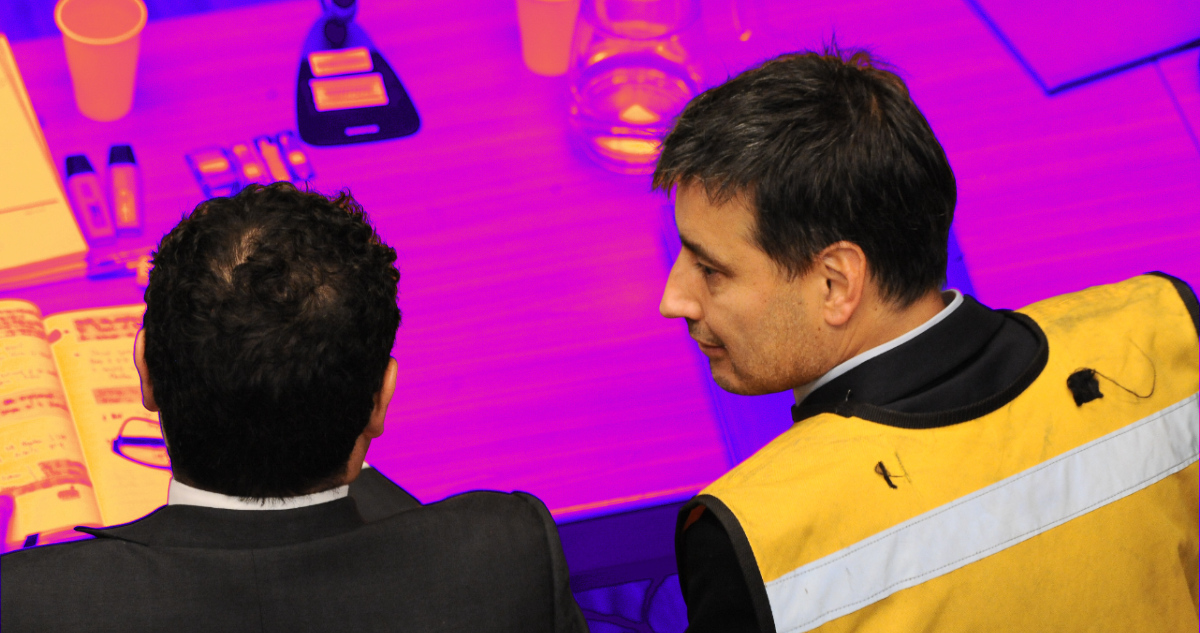 Mario Vargas Cociña y su abogado en la audiencia de formalización.