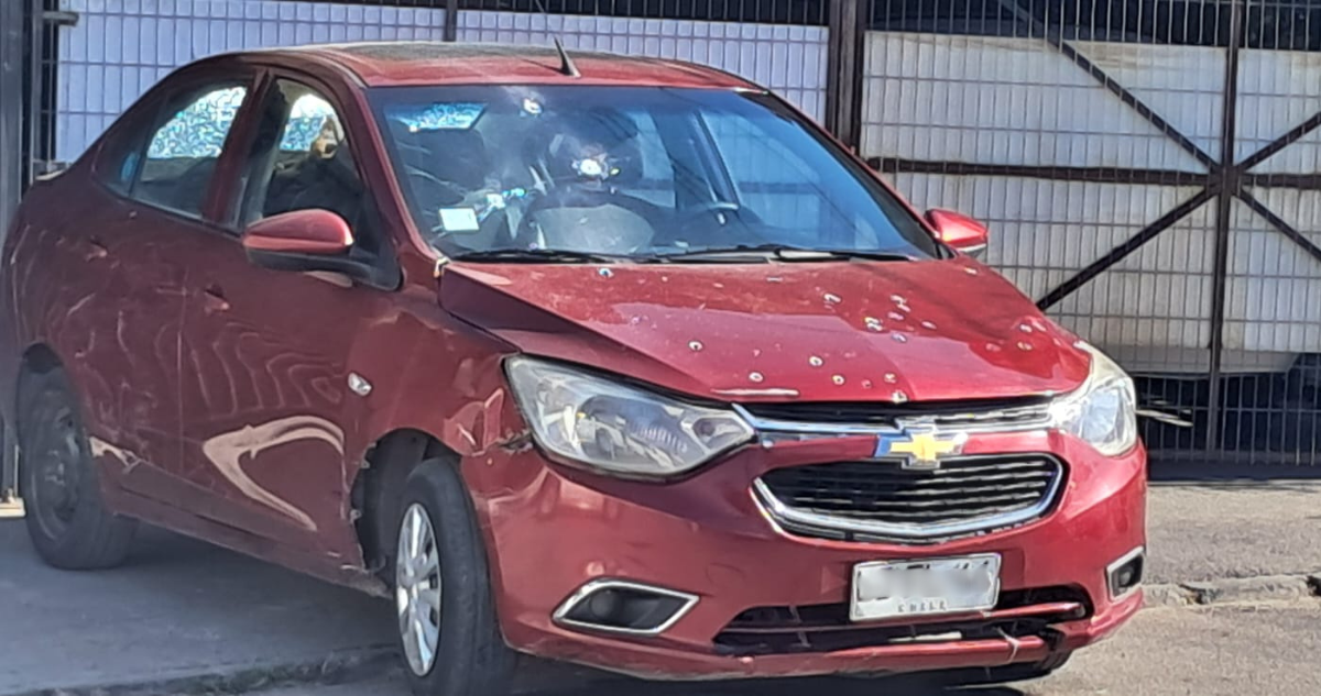 Vehículo con impactos de bala en La Pintana