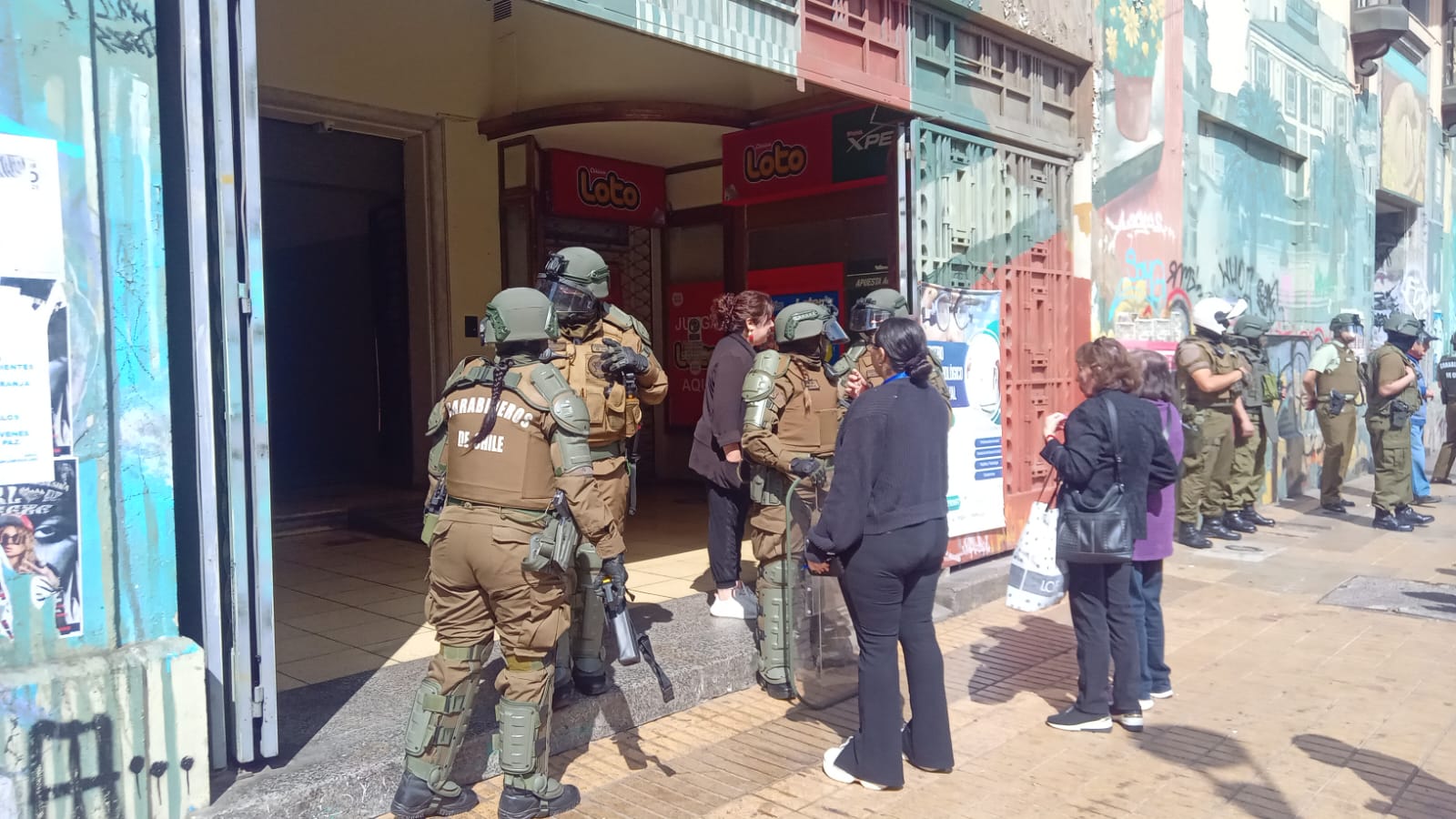 Amplio despliegue policial por operativo antidrogas en el centro de Valparaíso