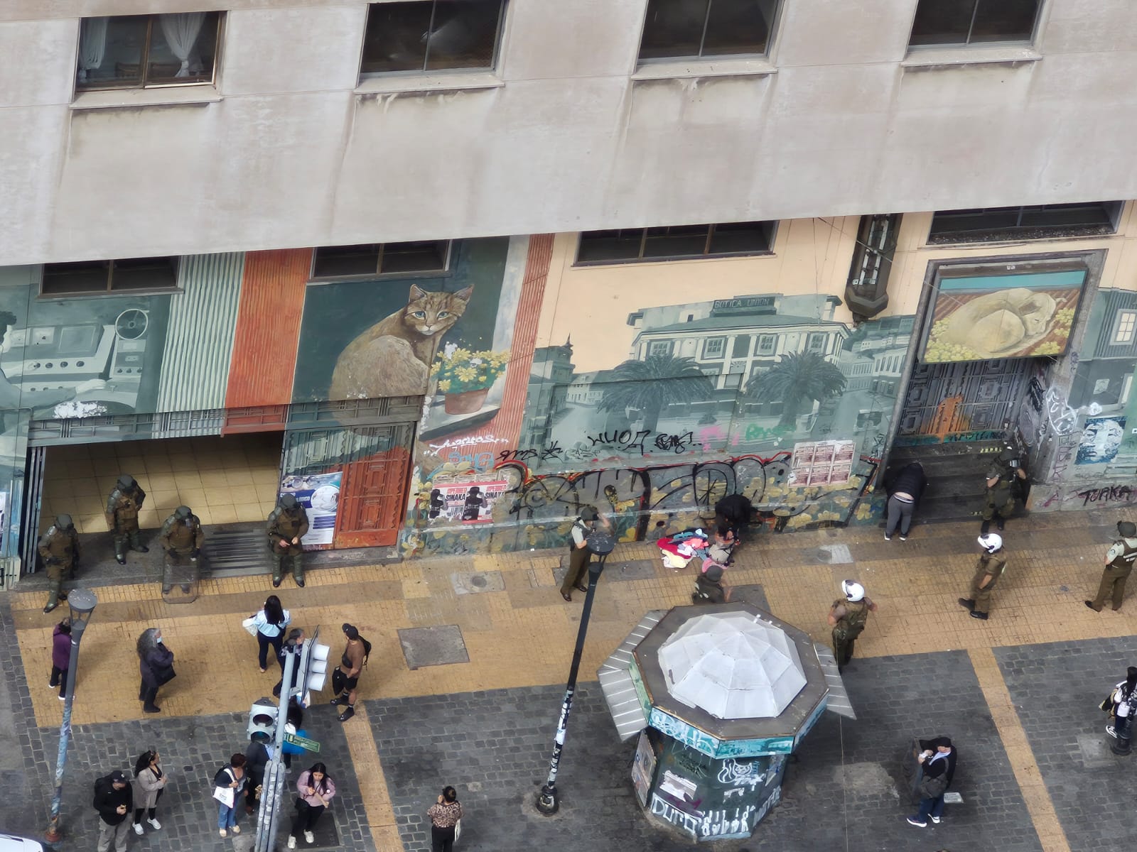 Amplio despliegue policial por operativo antidrogas en el centro de Valparaíso