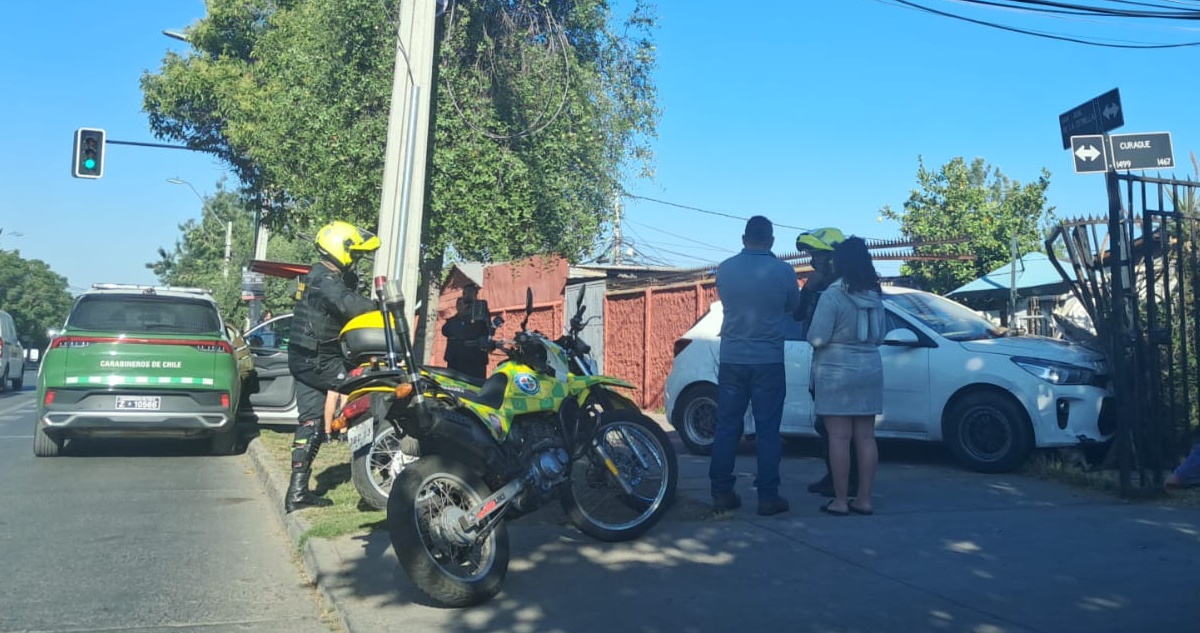 Conductor chocó contra casa en La Florida y se llevó golpiza porque casi atropelló a un niño