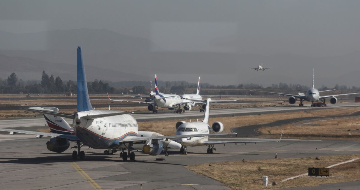 Aeropuerto de Santiago funcionará con solo una pista durante cuatro meses debido a obras