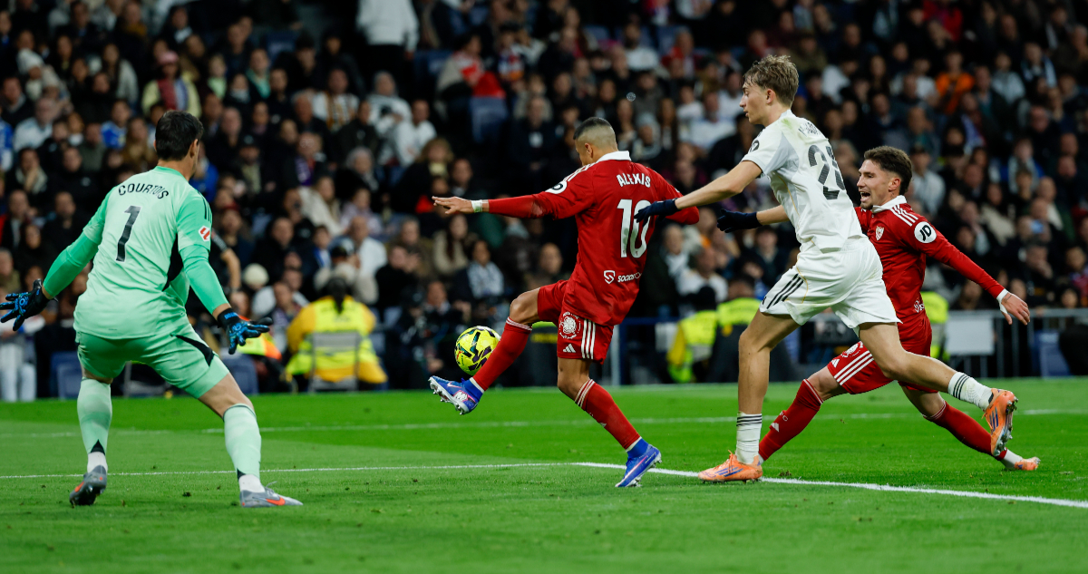 Alexis Sánchez ante el Real Madrid