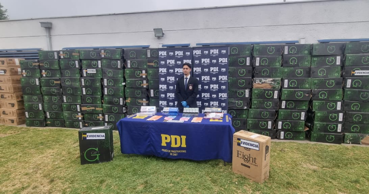 Allanan casa en Estación Central e incautan $500 millones en cigarrillos de contrabando: 5 detenidos