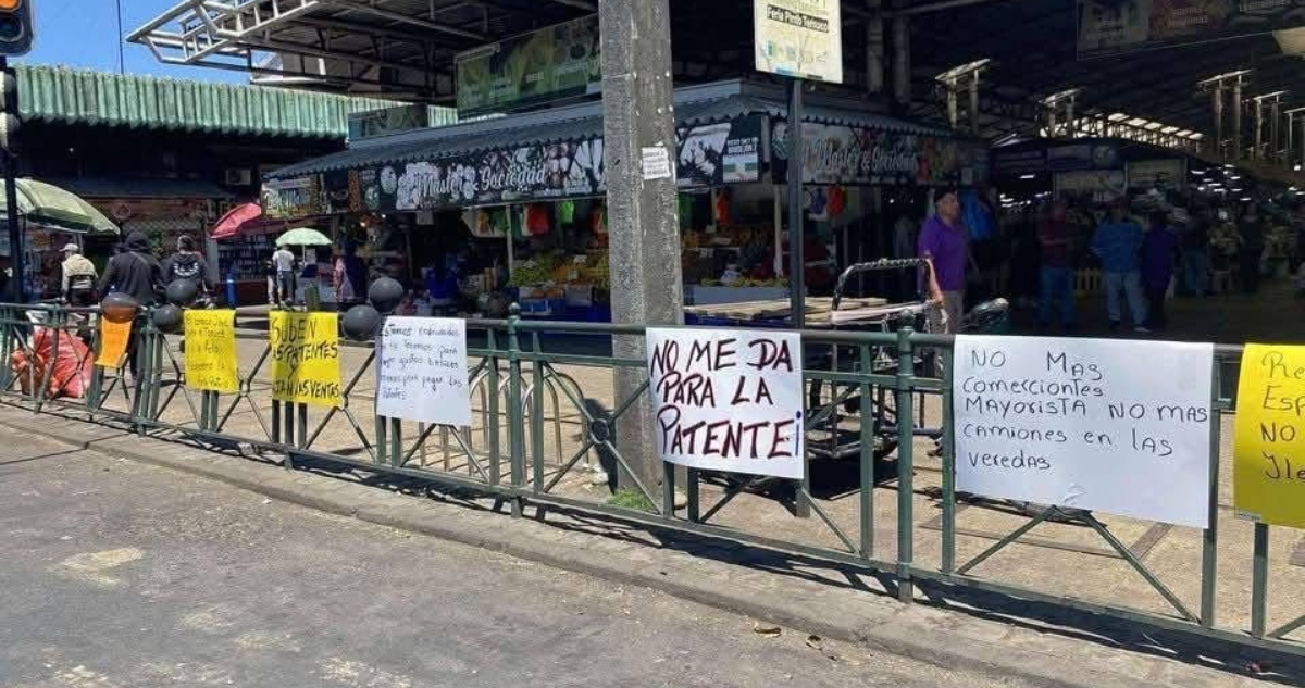Locatarios de Feria Pinto de Temuco protesta por ola de comerciantes ilegales