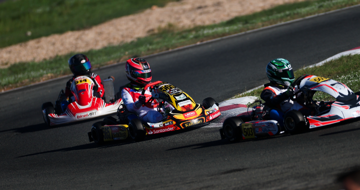 Anaís Orellana compitiendo en Karting