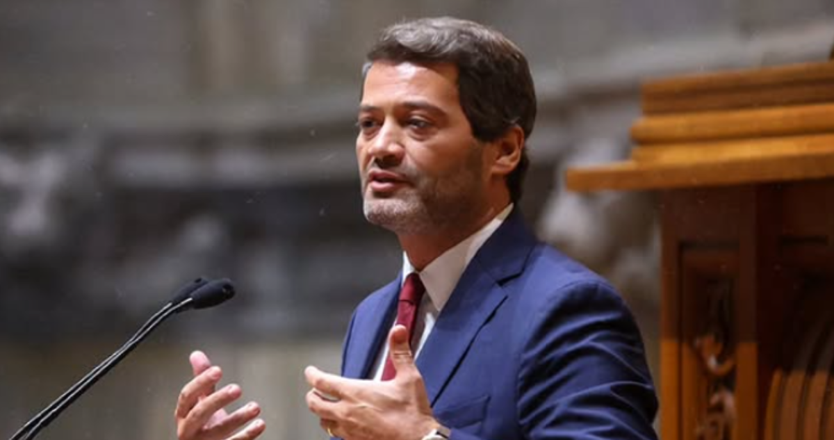 Empate entre ultraderechista, exministro y almirante en presidenciales de Portugal, según sondeo