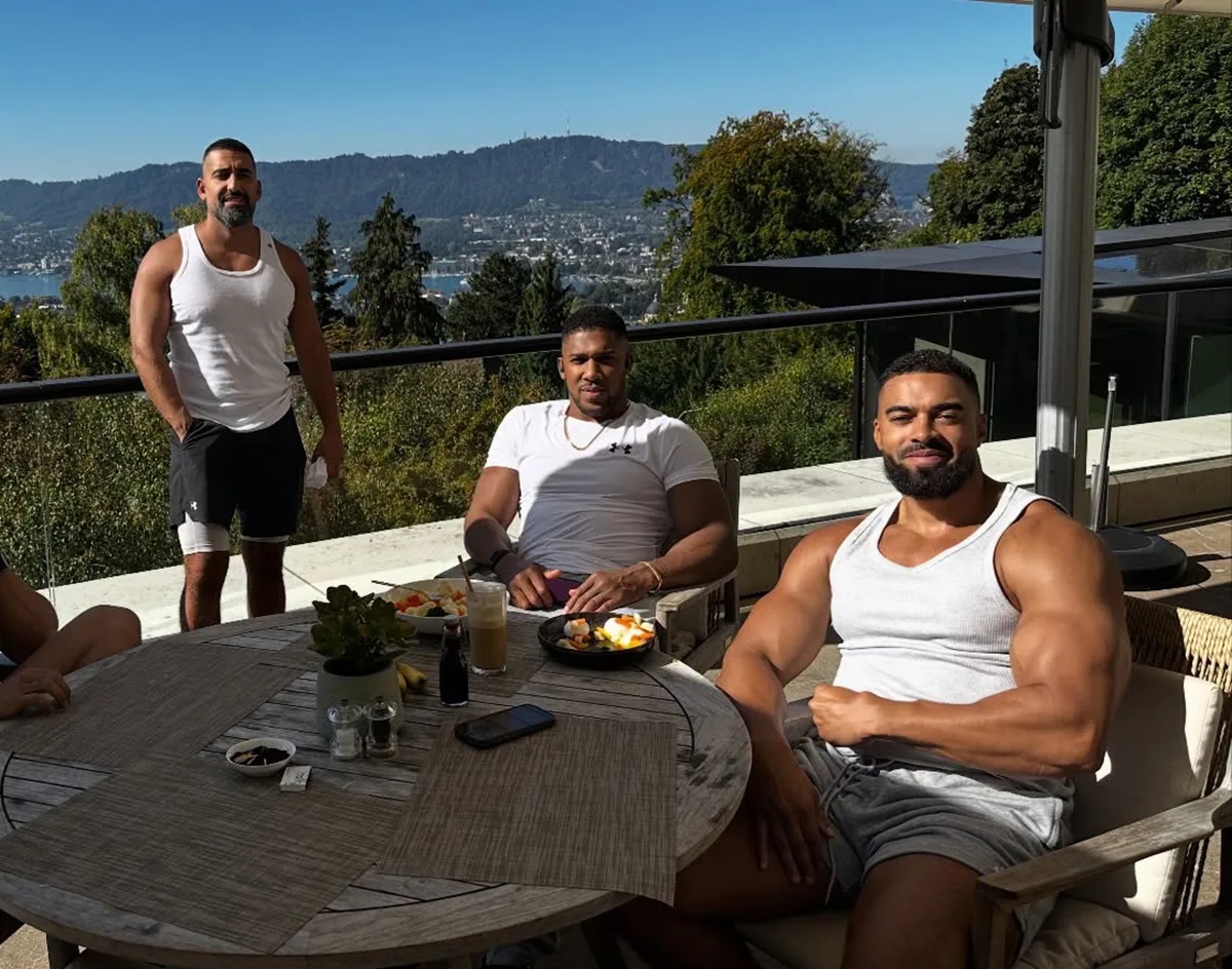 Anthony Joshua y sus dos amigos que murieron tras accidente