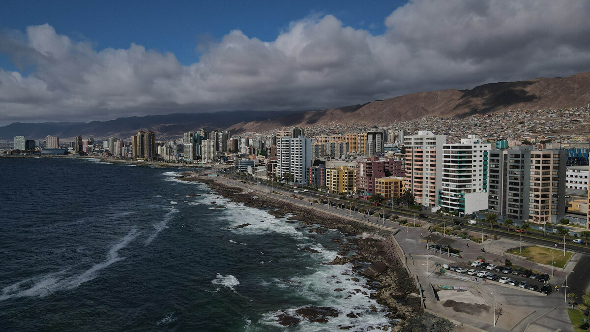 Panorámica de Antofagasta desde el balneario municipal.