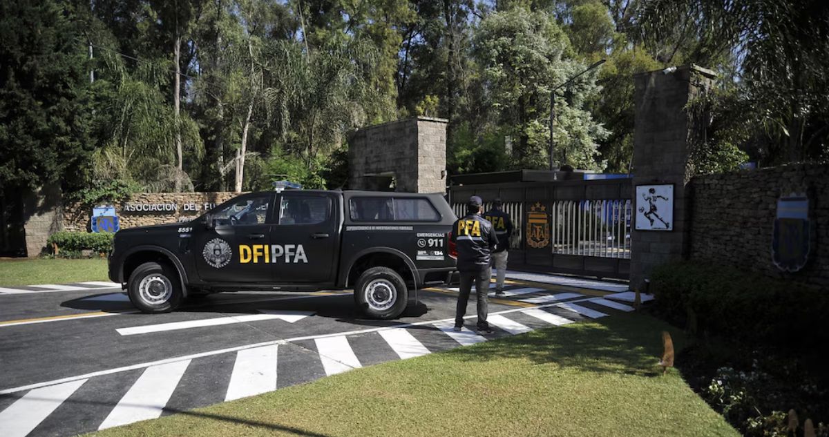 Justicia argentina allana nuevamente a la AFA: causa de lavado de dinero incluye a empresario