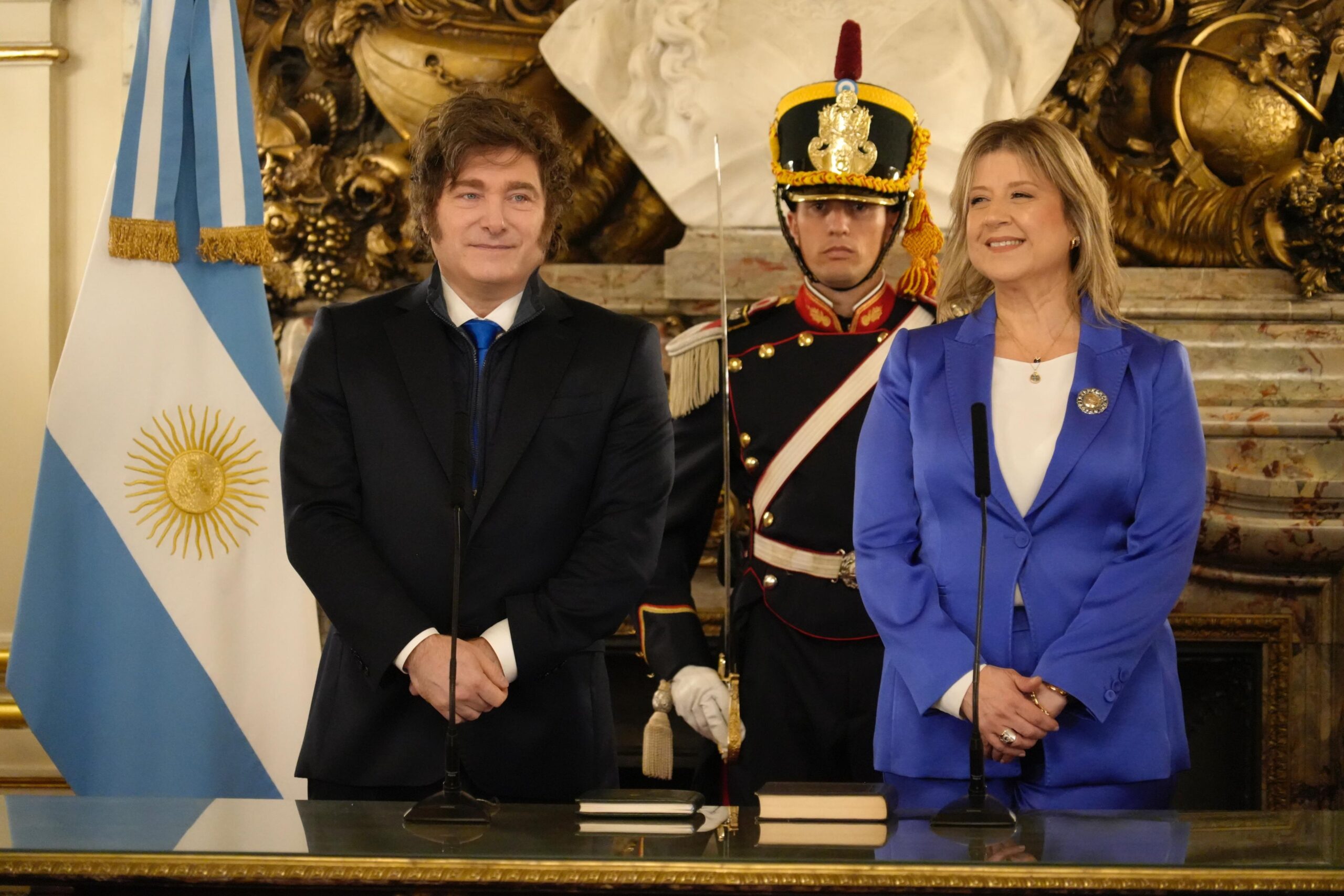 El presidente de Argentina, Javier Milei, y la nueva ministra de Seguridad Nacional, Alejandra Monteoliva