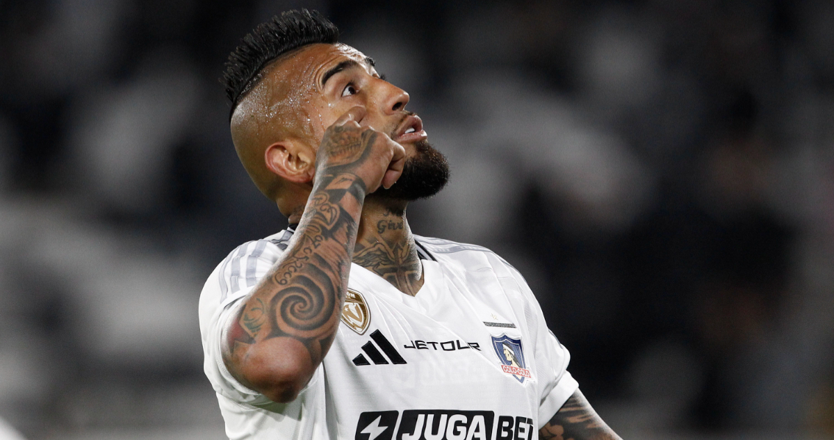 Arturo Vidal jugando para Colo Colo