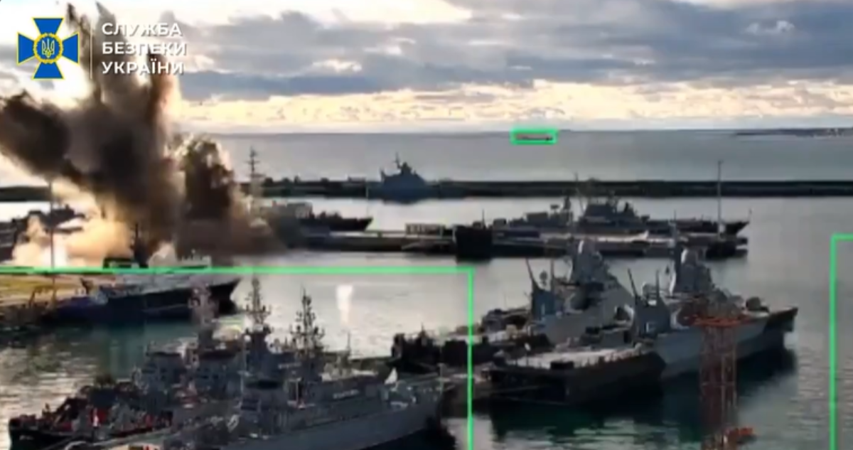 VIDEO | Ucrania ataca con drones navales un submarino ruso en el mar Negro