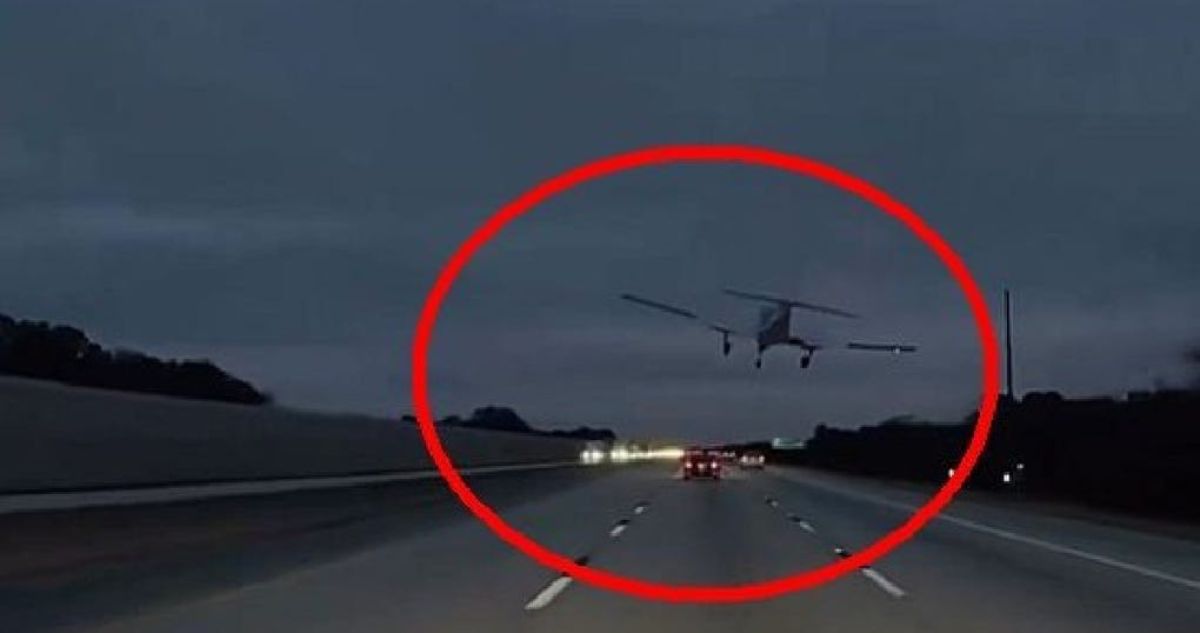 VIDEO| Avioneta destroza completamente un auto tras aterrizar de emergencia en carretera de EE.UU