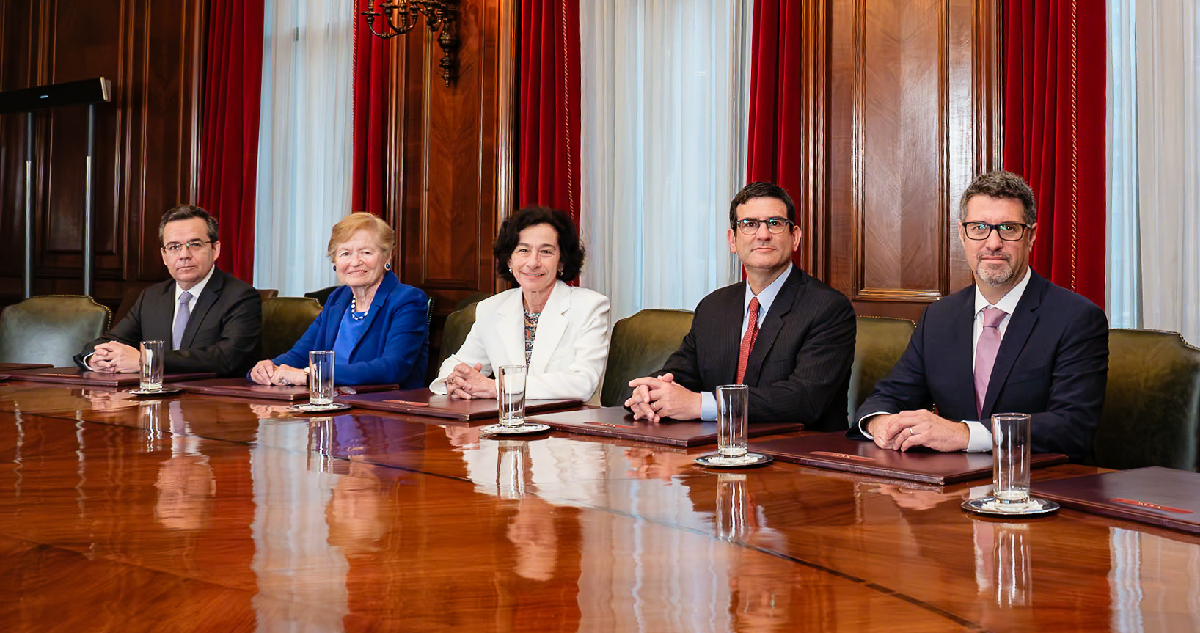 Banco Central baja la tasa por unanimidad al 4,5% y destaca “desafíos pendientes” en materia laboral