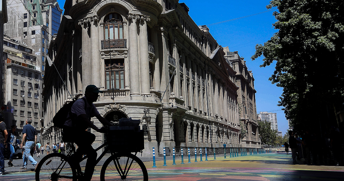 Tras triunfo de Kast: En Bolsa de Santiago el IPSA mira los 10.500 puntos y acciones destacan con alza