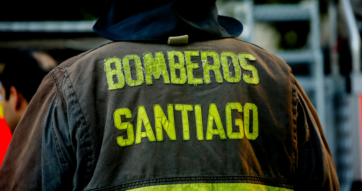 Decenas de evacuados y dos casas afectadas por un incendio en un cité en Quinta Normal