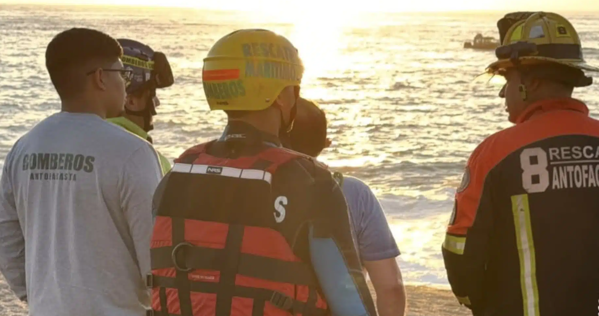 Buscan a persona desaparecida en borde costero de Antofagasta: otras dos fueron rescatadas