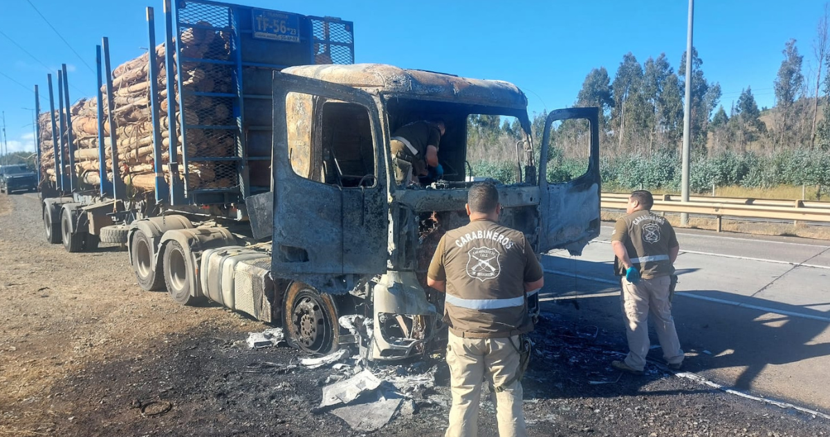 Ercilla: conductor acusa que dos desconocidos quemaron el camión en que se movilizaba en la Ruta 5