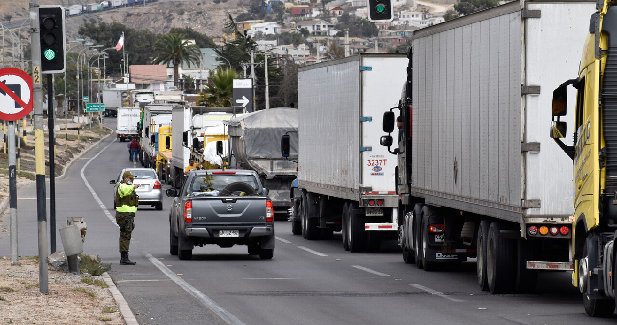 Camioneros critican que calidad de servicio en las carreteras “sigue al debe” ante nueva alza de peaje