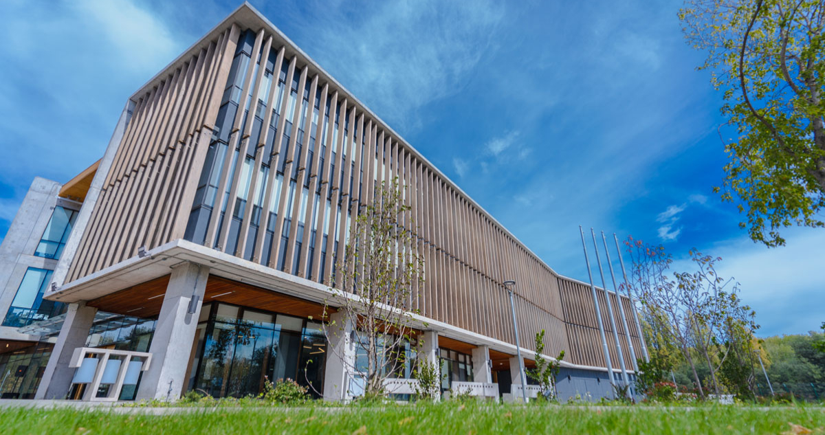 Campus Nacimiento CMPC Duoc UC tituló a sus primeros 126 estudiantes a tres años de su apertura