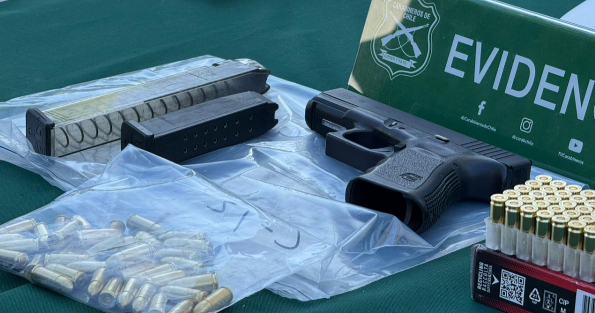 https://media.biobiochile.cl/wp-content/uploads/2025/12/carabinero-baleado-en-allanamientos-en-la-legua-fue-intervenido-y-esta-estable_-hay-21-detenidos-1.jpg