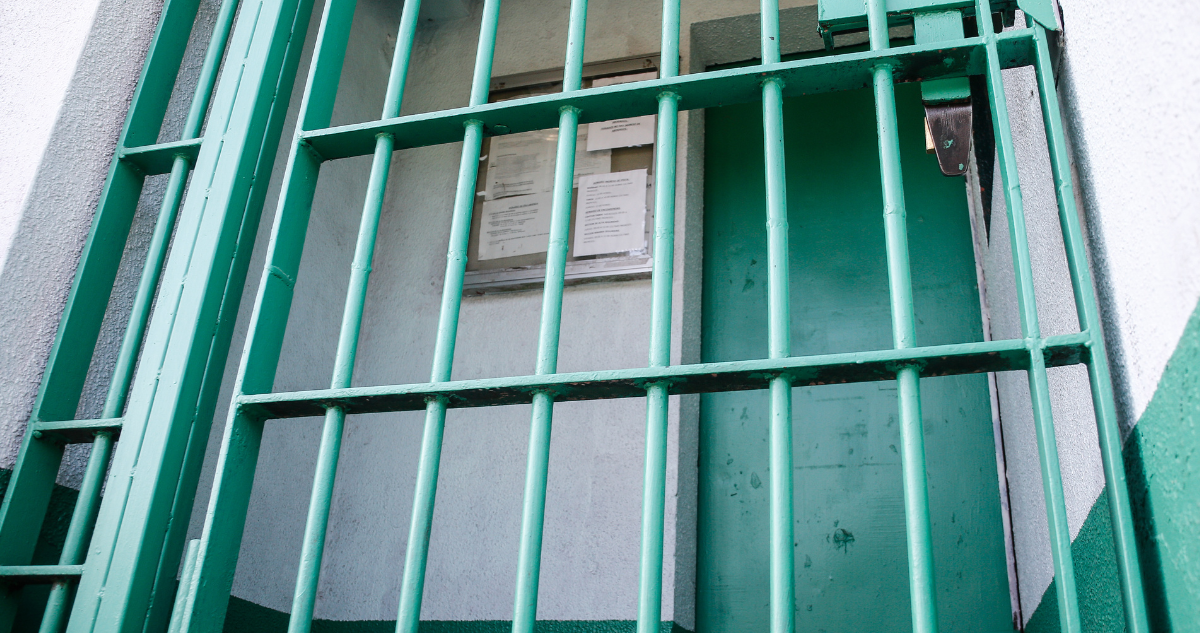 Prisión preventiva a dos hombres acusados de violar y explotar sexualmente a una menor en Valdivia