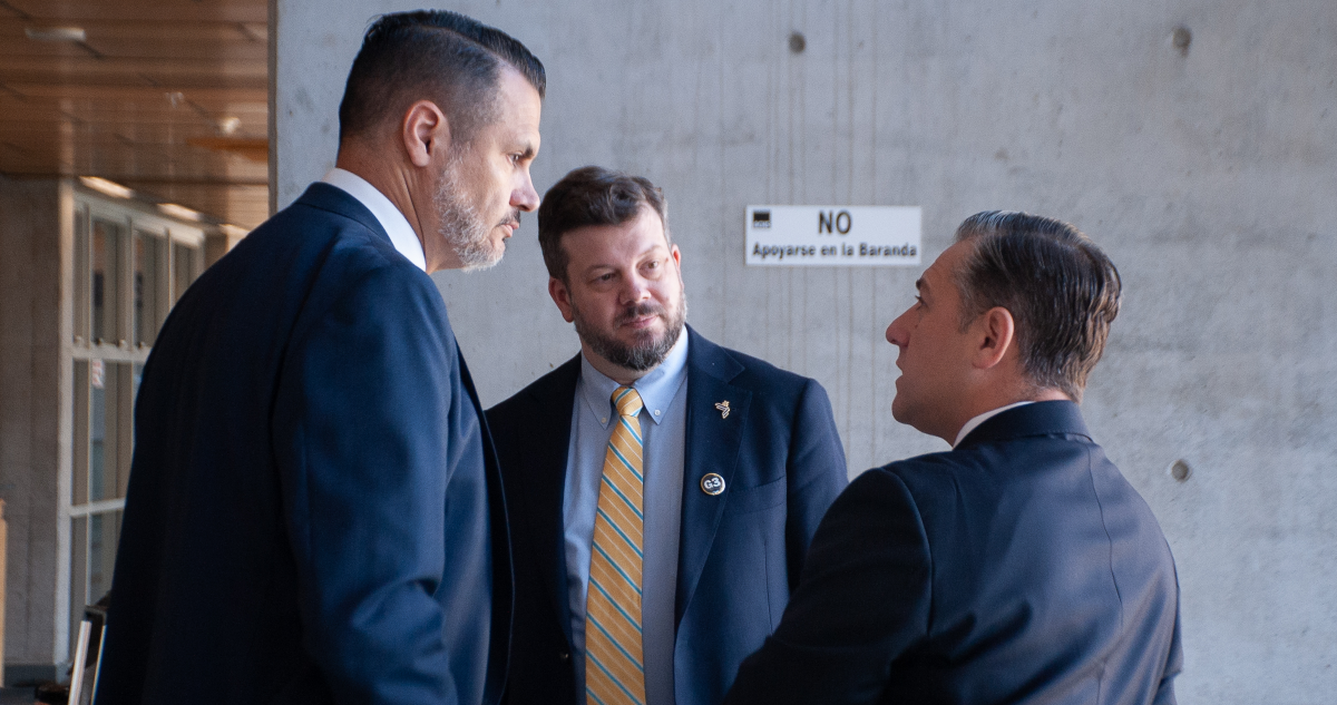 Caso Gustavo Gatica: Johannes Kaiser llega a apoyar a Claudio Crespo en alegatos de su defensa