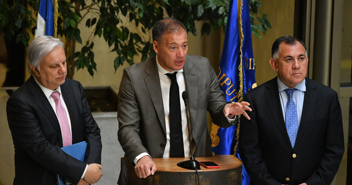 Castro cita a sesión especial para tratar Ley de Seguridad Municipal tras bochorno en la Cámara