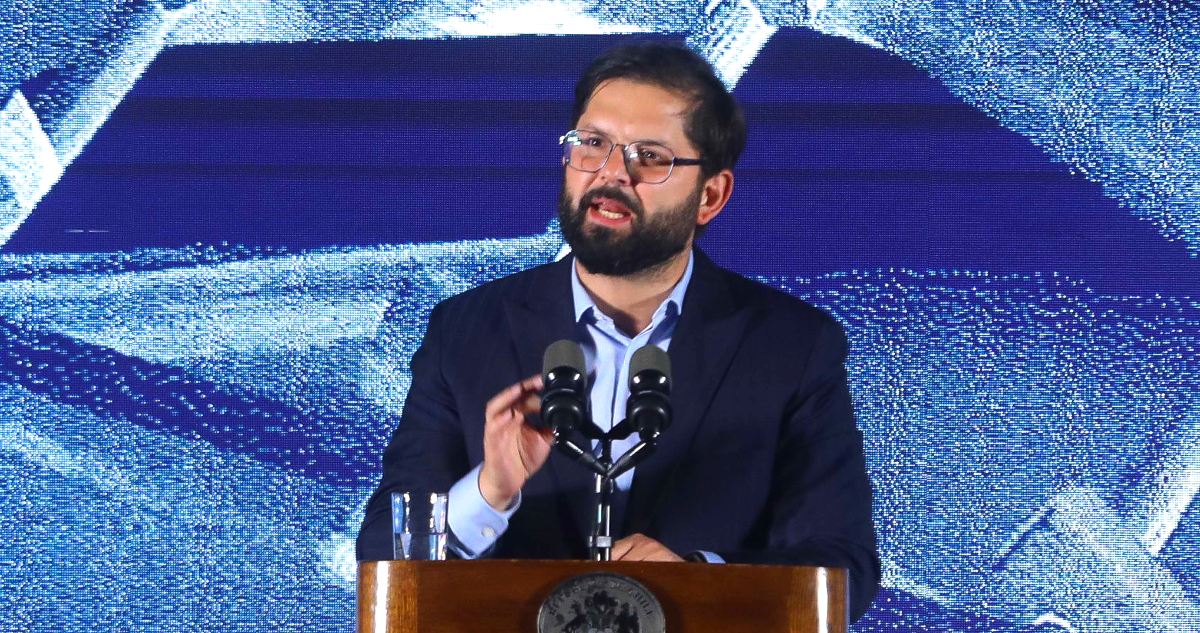 "Chile no se cae a pedazos": Boric defiende gestión ante Sofofa y afirma que sentó "bases" para crecer