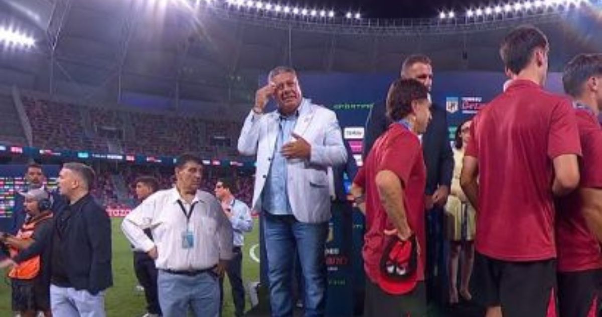 Chiqui Tapia y su incomodidad durante la premiación a Estudiantes en Argentina