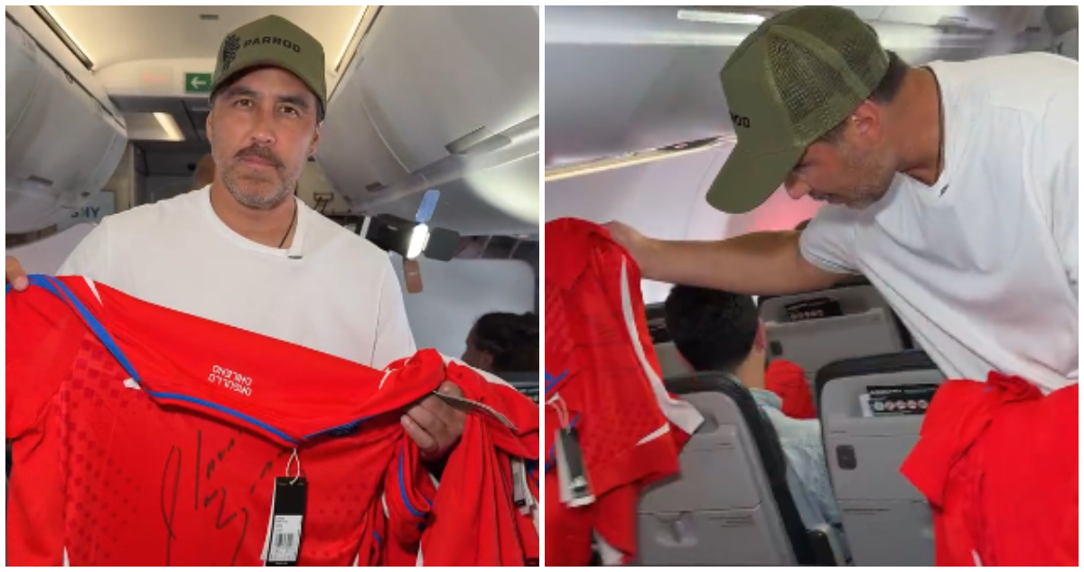 Claudio Bravo regalando camisetas de La Roja