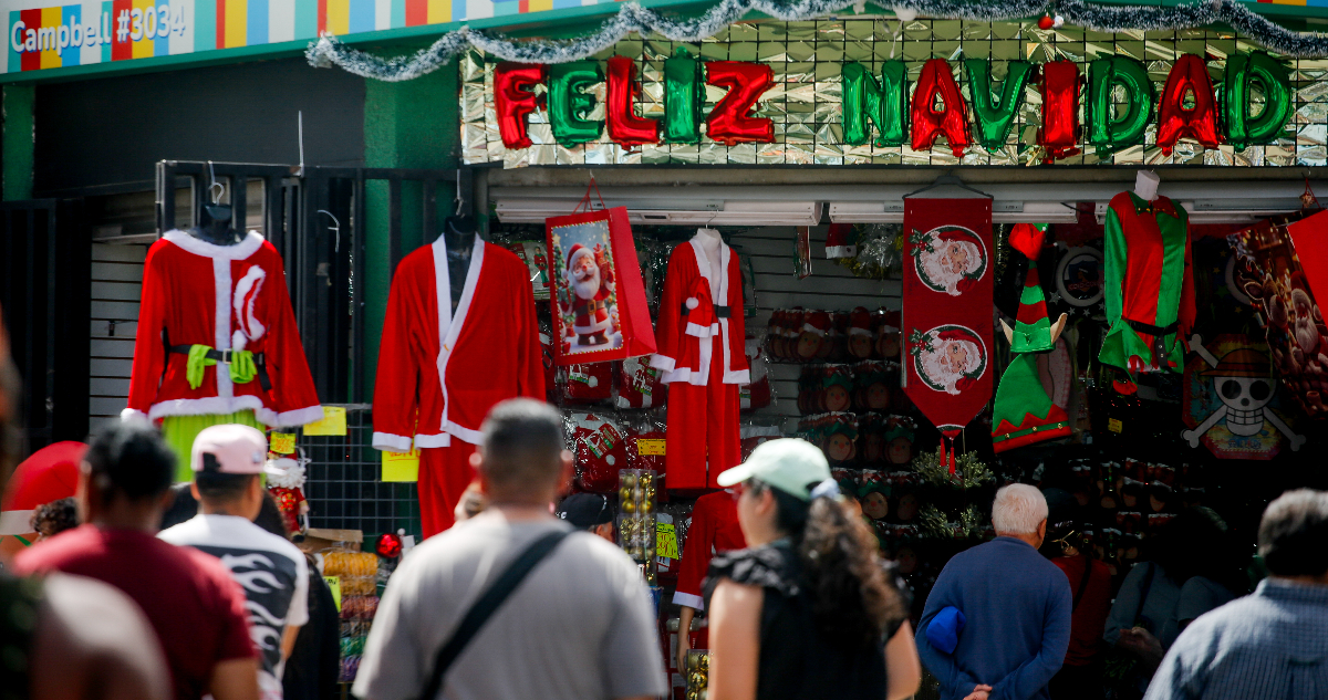 Ya rige extensión de horario del comercio en previa a Navidad: artículo de código laboral lo permite