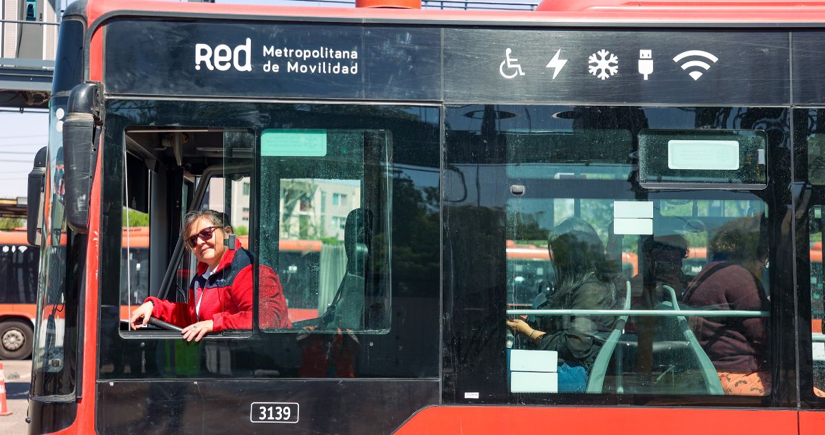 Aumento histórico: conductoras en Red Movilidad registra alza de 142% con más de 2 mil trabajadoras
