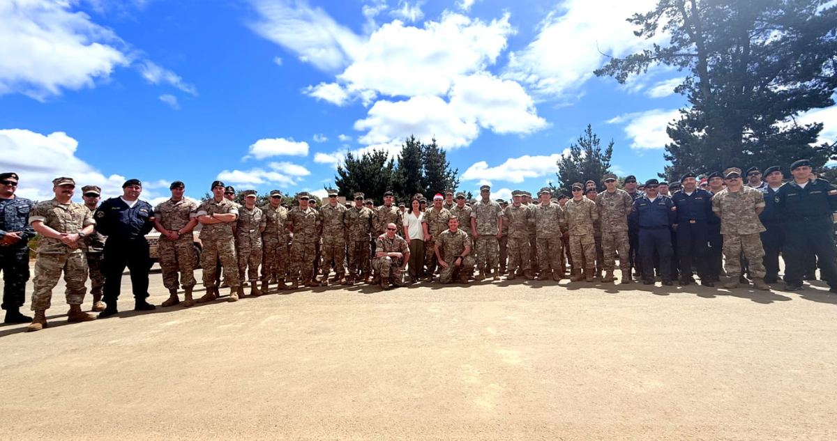 Comandante en jefe de la armada entregó regalos navideños a infantes y marinos de la Macrozona Sur