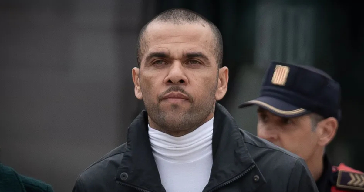 Dani Alves saliendo de prisión