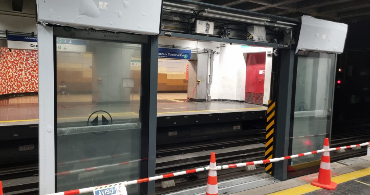 Instalan la primera puerta de andén en estación San Pablo del Metro de Santiago: estará listo en 2026