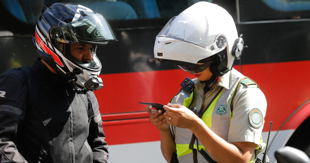 https://media.biobiochile.cl/wp-content/uploads/2025/12/dos-detenidos-en-penco-tras-huir-de-control-policial-en-motocicleta-con-encargo-por-robo.png