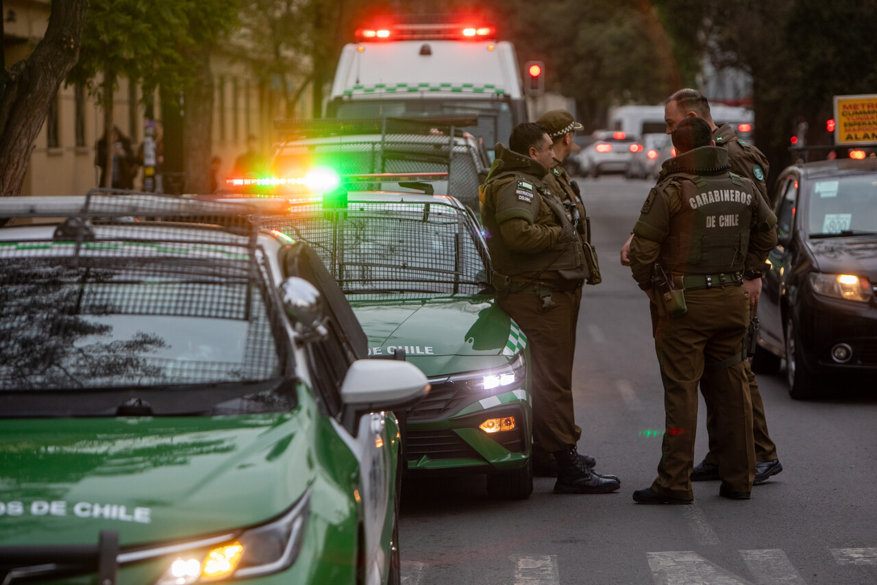 https://media.biobiochile.cl/wp-content/uploads/2025/12/dos-jovenes-fueron-detenidos-por-robo-con-violencia-y-secuestro-a-conductor-de-aplicacion-en-temuco.jpg