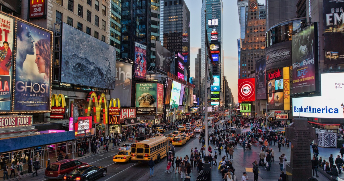 La economía de Estados Unidos creció en el tercer trimestre a su mejor ritmo desde 2023