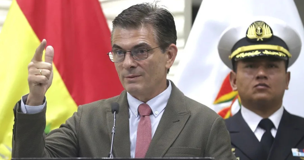 Presidente de Bolivia pone fin al subsidio a combustibles y aumenta el sueldo mínimo en un 20%