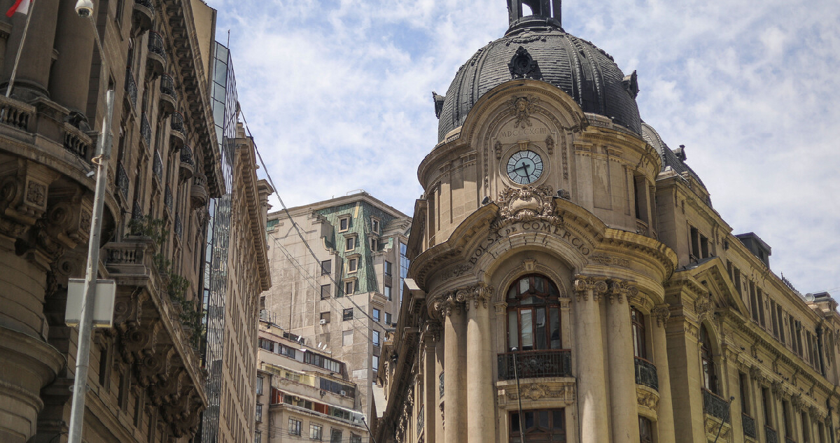 El IPSA de la Bolsa de Santiago vuelve a marcar caídas previo a la decisión de tasas del Banco Central