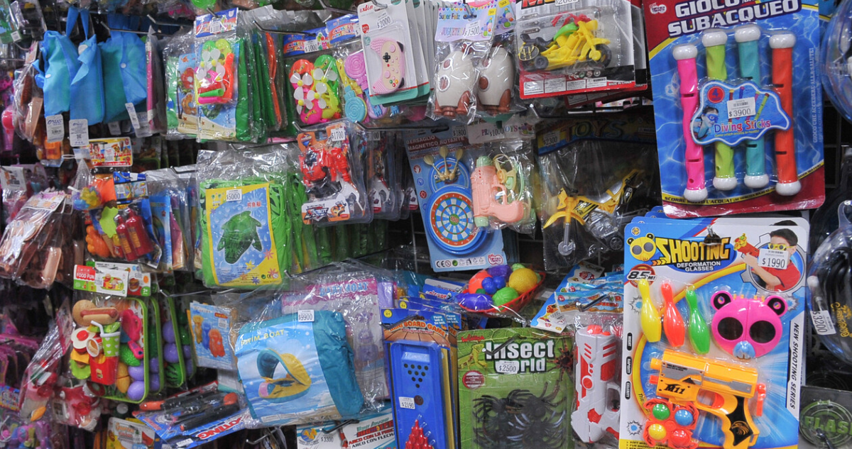 “El llamado es a cumplir la ley”: Sernac fiscaliza malls chinos a lo largo del país previo a Navidad