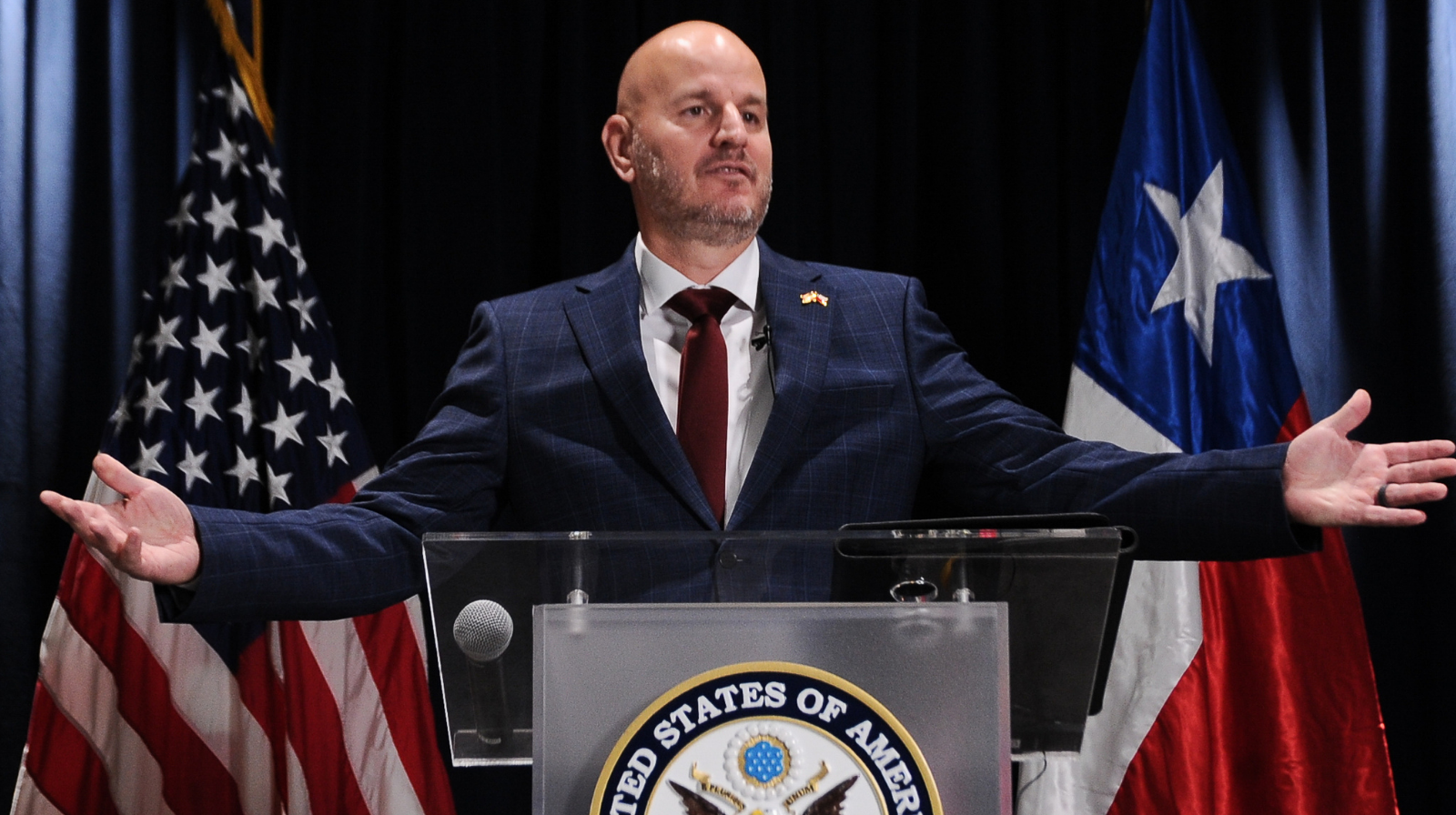 Embajador de EEUU corrige pero no afloja tensión con La Moneda: “Las críticas a Trump tienen un costo”