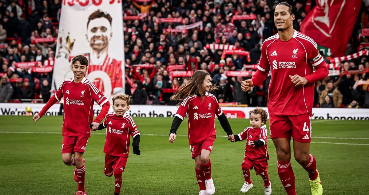 Hijos de Diogo Jota estuvieron en homenaje de Liverpool y Wolverhampton.